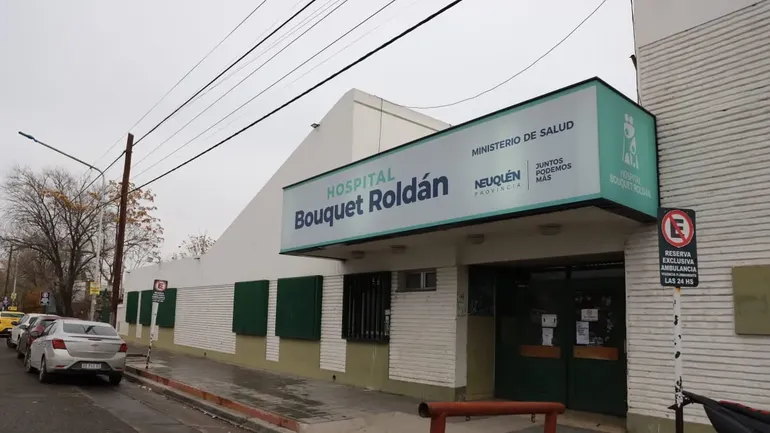 “Me siento vulnerado”: la historia del jubilado que duerme en la puerta de un hospital porque no puede pagar un alquiler