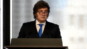 Lee más sobre el artículo La confianza en Milei volvió a caer y el Gobierno atraviesa su peor momento desde que llegó al poder