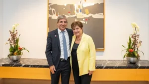 Lee más sobre el artículo Mientras varios países recuperan empresas estratégicas, el Gobierno profundiza su agenda privatizadora