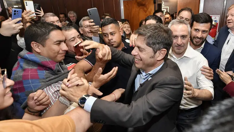 En este momento estás viendo Gobernadores y dirigentes provinciales comienzan a acercarse a Kicillof en la reconfiguración del peronismo