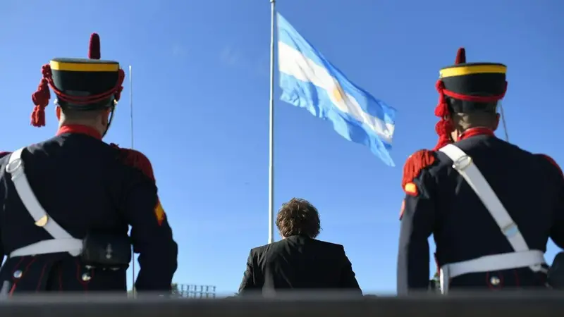 En este momento estás viendo Caputo, Clarín y las disputas por el futuro político y económico del oficialismo