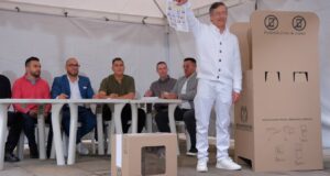 Lee más sobre el artículo Petro redobla sus denuncias y vuelve a poner bajo la lupa las elecciones en Colombia