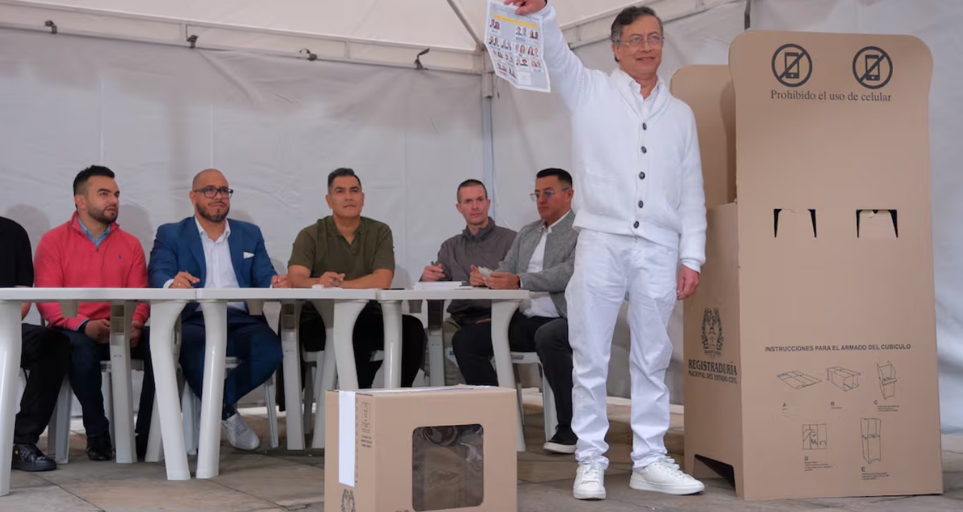 Petro redobla sus denuncias y vuelve a poner bajo la lupa las elecciones en Colombia