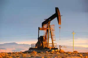 Lee más sobre el artículo El petróleo cae pese a la tensión en Medio Oriente y sorprende a los mercados