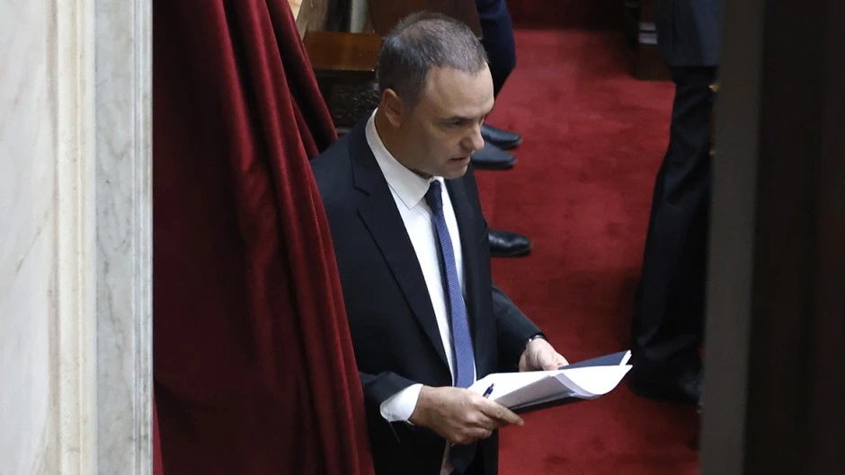 En este momento estás viendo La declaración jurada de Adorni genera inquietud en la Casa Rosada y amenaza con reabrir la crisis política