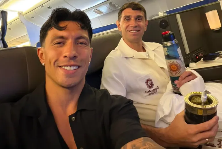 En este momento estás viendo Alarma en la Selección: una fractura de Dibu Martínez preocupa a Scaloni antes del Mundial