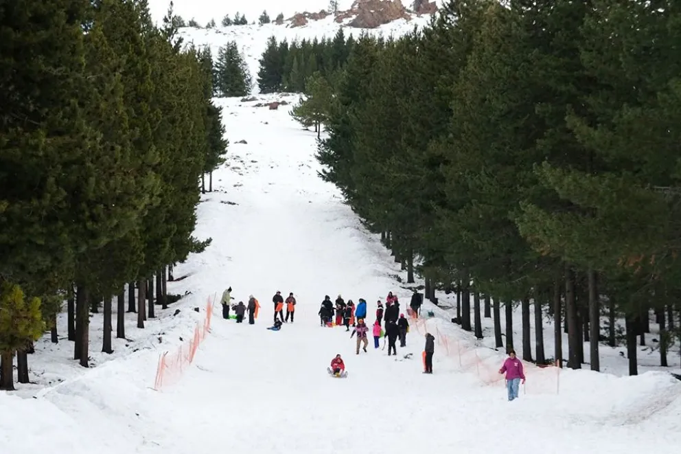 En este momento estás viendo El Llano se prepara para recibir el invierno y apuesta a consolidarse como la puerta de entrada a la nieve en el norte neuquino