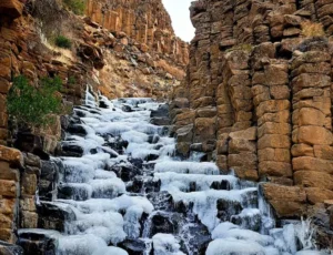 Lee más sobre el artículo Estancia Chochoy Mallín avanza en la puesta en valor de la histórica “Escalera al Cielo”