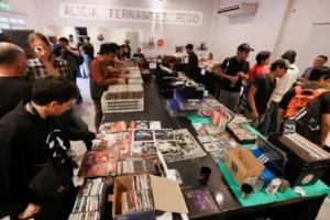 Lee más sobre el artículo “Invierno en Vivo” arranca con una feria de vinilos que celebra la cultura musical en Neuquén