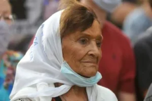 Lee más sobre el artículo Murió Taty Almeida, una de las voces más emblemáticas de los derechos humanos en Argentina