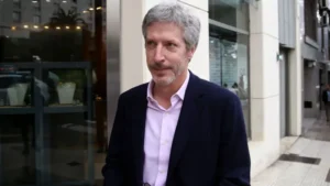 Lee más sobre el artículo Milei busca asegurar la continuidad de Santiago Bausili al frente del Banco Central más allá de 2027