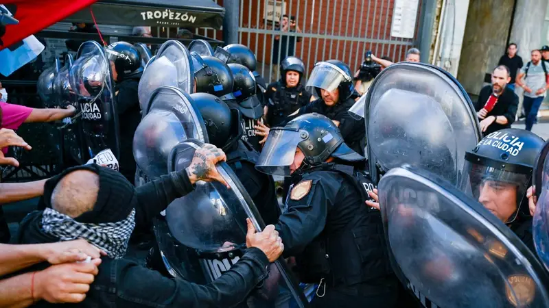 En este momento estás viendo El Gobierno destinó más de $2.000 millones a operativos por las protestas de jubilados