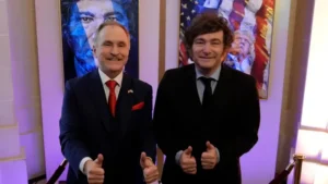 Lee más sobre el artículo Milei participó del acto por la Independencia de Estados Unidos y marcó un hecho inédito en la relación bilateral