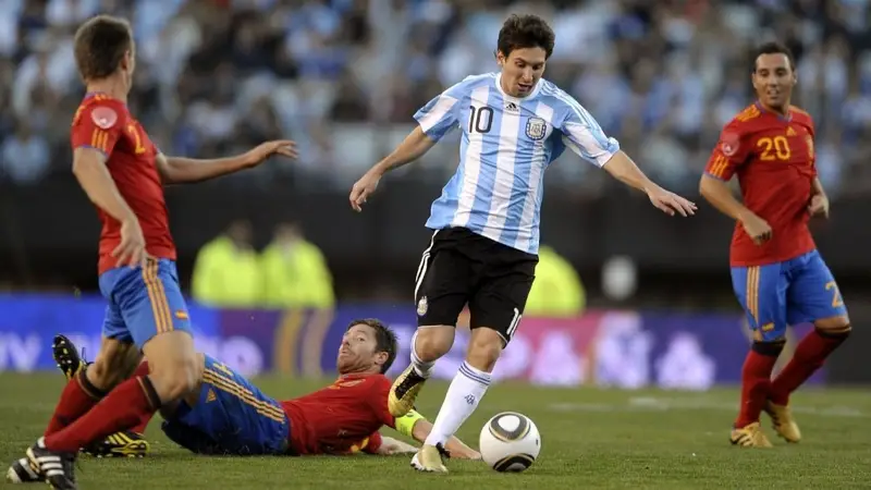 En este momento estás viendo Argentina y España, un duelo con historia que volverá a escribirse en la final del Mundial