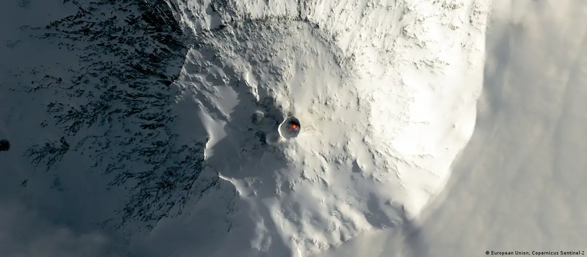 En este momento estás viendo El volcán que guarda oro en el hielo: el misterio del Monte Erebus en la Antártida