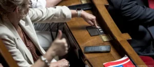 Lee más sobre el artículo Francia prohibirá el acceso a las redes sociales para menores de 15 años
