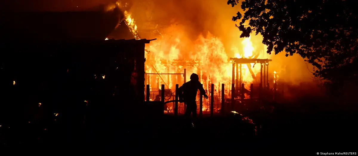Incendios obligan a evacuar a decenas de miles de personas en el sur de Europa