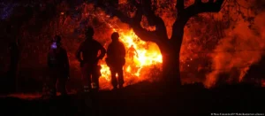 Lee más sobre el artículo Los grandes incendios en España quedaron técnicamente estabilizados, pero continúa la vigilancia