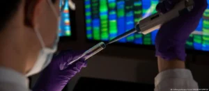 Lee más sobre el artículo Investigación revela que científicos ocultaron la muerte de una niña tras una terapia genética experimental en China