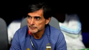 Lee más sobre el artículo Ayala rechazó las teorías conspirativas y pidió disculpas por el cruce con Dani Olmo