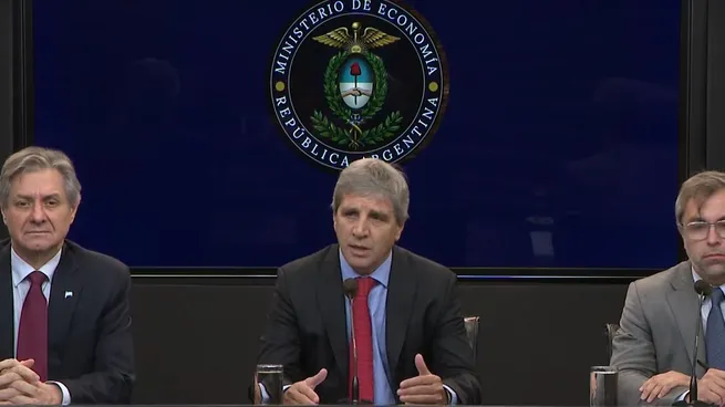 Caputo apuesta a despejar dudas sobre la deuda: promete un «colchón» de US$3.700 millones para 2027