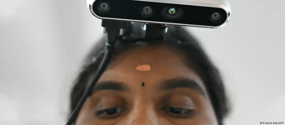 En este momento estás viendo El robot aprende mirando tu cuerpo: trabajadores que entrenan a la máquina que podría reemplazarlos