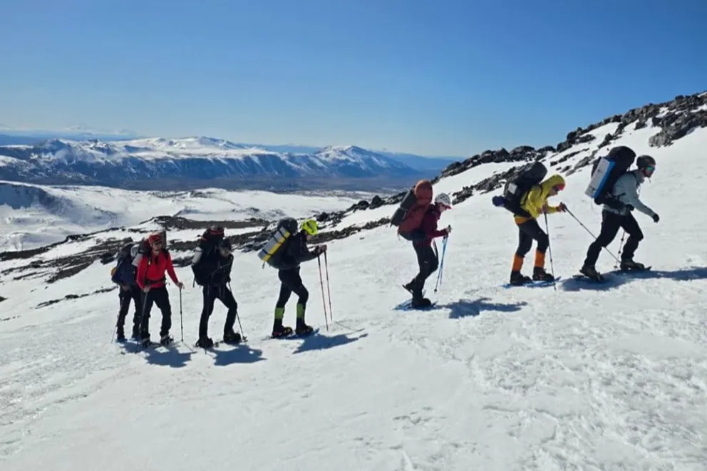 En este momento estás viendo Un aula a cielo abierto recorre Neuquén para formar a los futuros guías de trekking