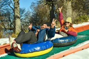 Lee más sobre el artículo Cerro Bayo amplía su propuesta invernal con actividades para disfrutar la nieve en familia