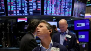 Lee más sobre el artículo El petróleo se dispara y los mercados reaccionan con fuertes caídas por la escalada entre Estados Unidos e Irán