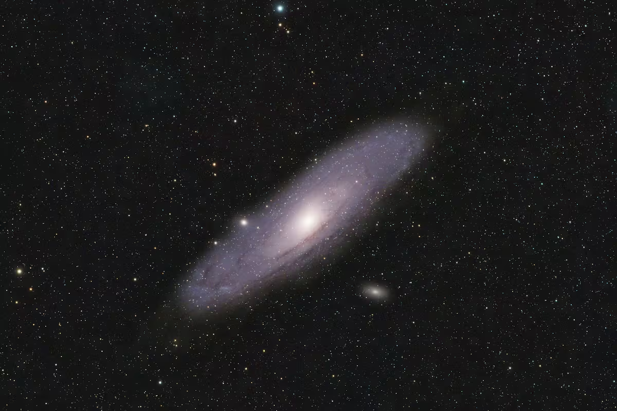 En este momento estás viendo El nacimiento de los gigantes cósmicos: una científica argentina ayudó a revelar cómo se forman las galaxias más masivas
