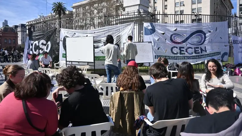 En este momento estás viendo Docentes universitarios realizarán clases públicas tras denunciar que el Gobierno incumplió un fallo judicial