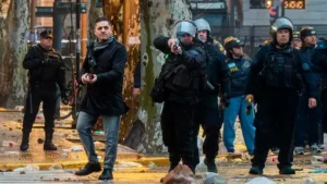 Lee más sobre el artículo Denunciaron a Monteoliva y al comisario Gauna por la represión frente al Congreso