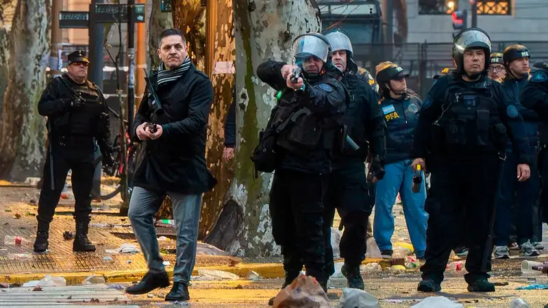 Denunciaron a Monteoliva y al comisario Gauna por la represión frente al Congreso