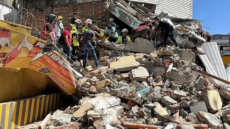 Un fuerte sismo de 7,4 sacudió Colombia y dejó más de un centenar de muertos