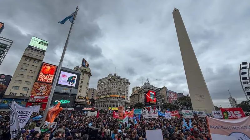 La universidad vuelve a la calle: paro, ciencia y una pelea que el Gobierno no logra cerrar