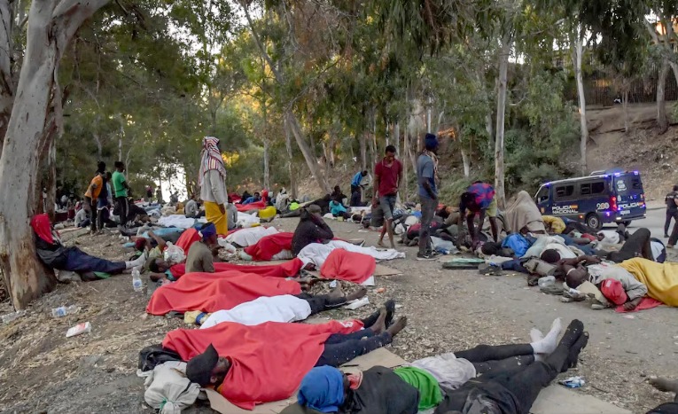 En este momento estás viendo Redes sociales y rumores vuelven a tensar la frontera: el temor a una nueva entrada masiva en Ceuta