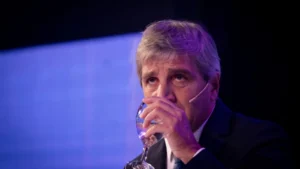 Lee más sobre el artículo Caputo invoca la “justicia social” y abre una grieta en el discurso libertario