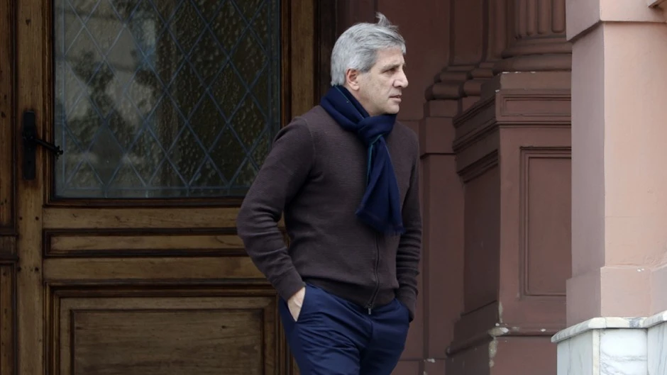 El plan de Caputo para impulsar las hipotecas genera dudas en los bancos