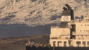 Lee más sobre el artículo Un buque británico llegó a Ushuaia y volvió a poner en discusión el control del puerto