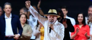 Lee más sobre el artículo Lula fue proclamado candidato y buscará un histórico cuarto mandato en Brasil