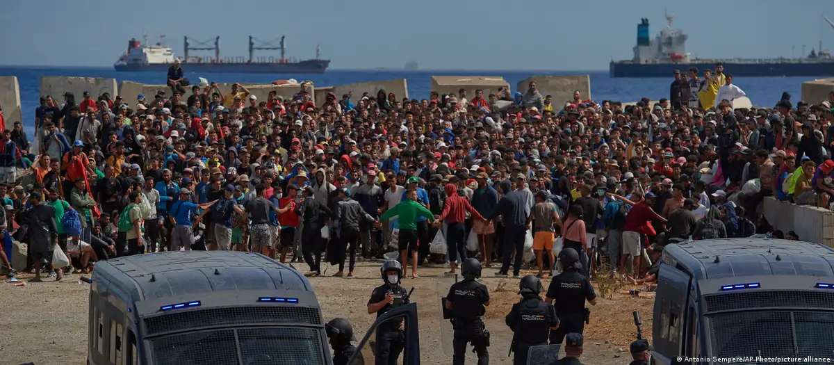 España reformará sus leyes migratorias tras la crisis de Ceuta