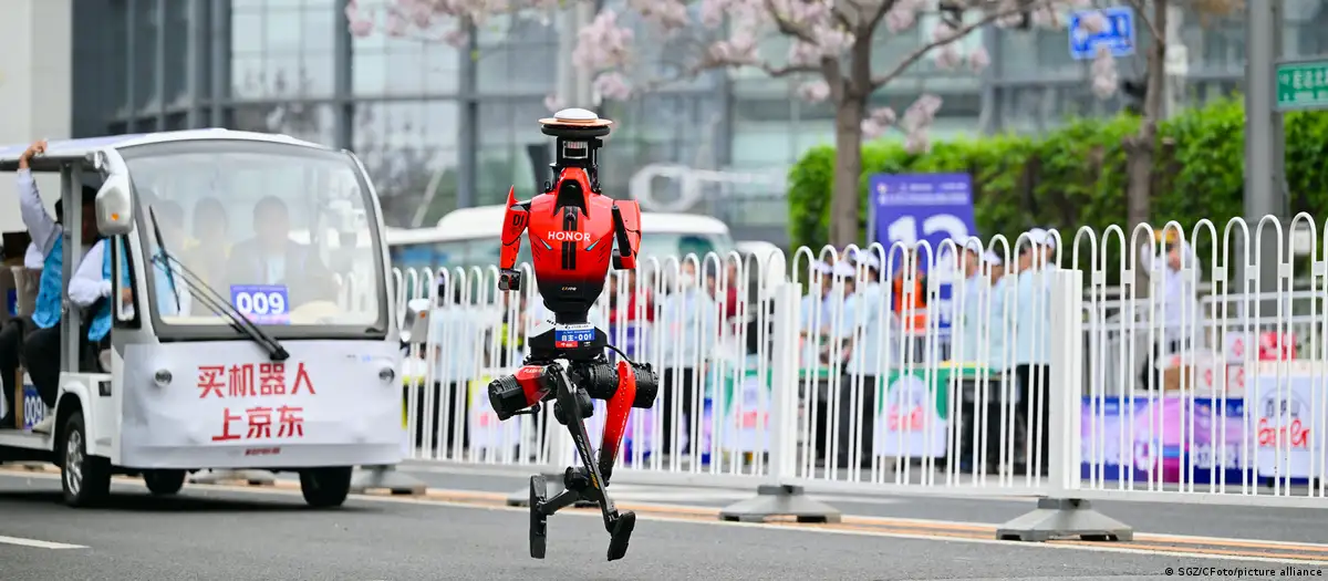 Un robot chino corrió los 100 metros más rápido que Usain Bolt
