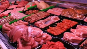 Lee más sobre el artículo La carne vacuna pierde lugar en la mesa argentina: el consumo cayó 12% y tocó un piso histórico