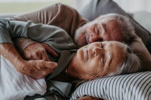 Lee más sobre el artículo La siesta puede revelar cómo envejece el cuerpo: cuándo es saludable y cuándo puede ser una señal de alerta