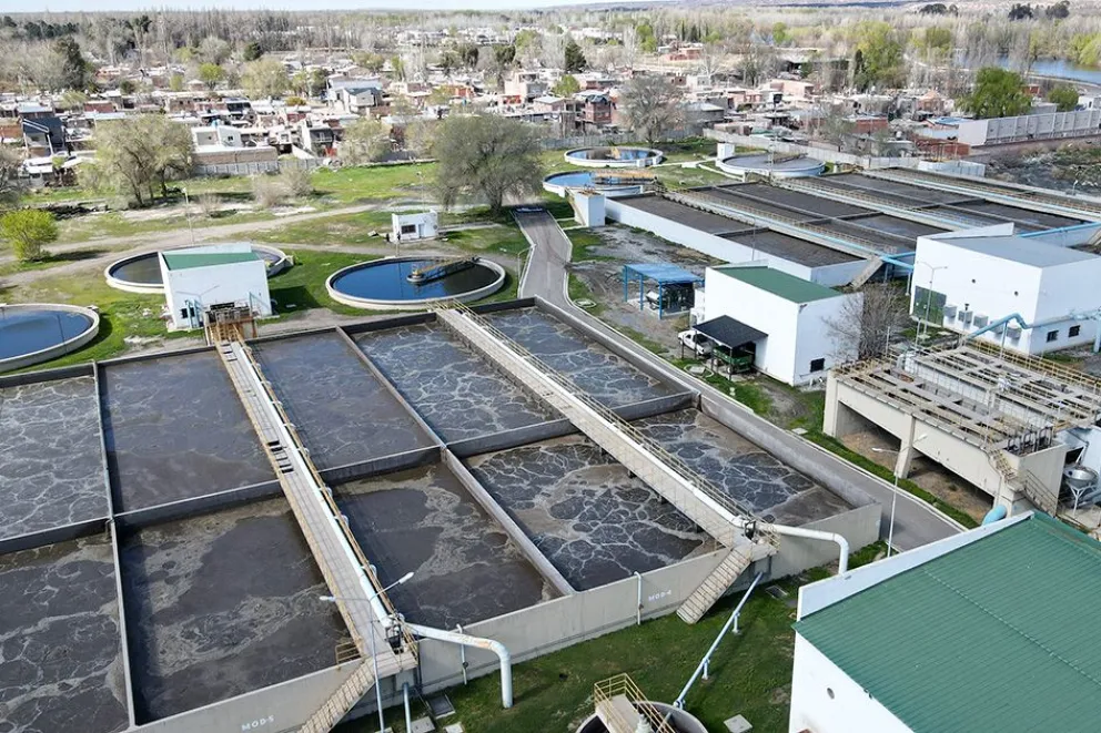 Vaca Muerta y una cuenta pendiente: cómo Neuquén busca convertir la renta petrolera en saneamiento