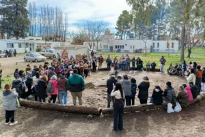 Lee más sobre el artículo Neuquén reunió a docentes y productores en el primer encuentro provincial para intercambiar semillas y saberes