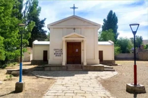 Lee más sobre el artículo La capilla que guarda más de un siglo de memoria en el norte neuquino