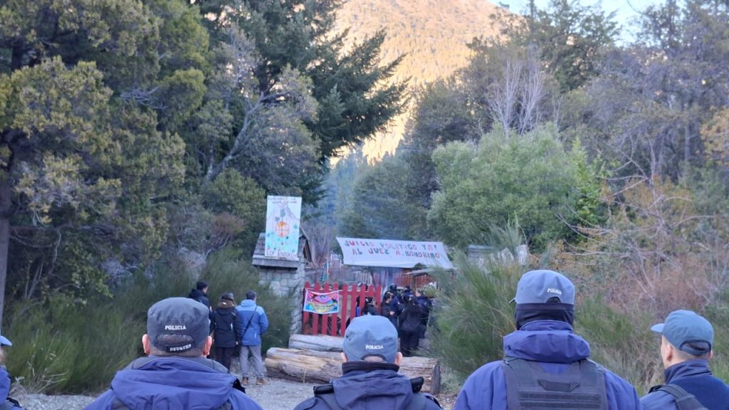 En este momento estás viendo El desalojo de las comunidades Melo y Quintriqueo quedó a mitad de camino en Villa La Angostura
