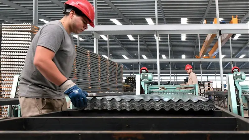 La industria se hundió 5% en julio y casi todos los sectores terminaron en rojo
