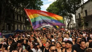 Lee más sobre el artículo La Marcha del Orgullo mantiene el 7 de noviembre y crece la tensión con la Ciudad